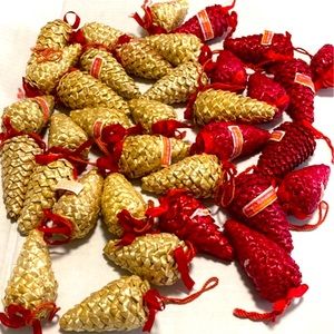 Wicker, pinecone, ornaments vintage